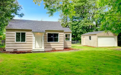 Backyard guest house builders in Dallas Texas creating private cottage style ADU living spaces